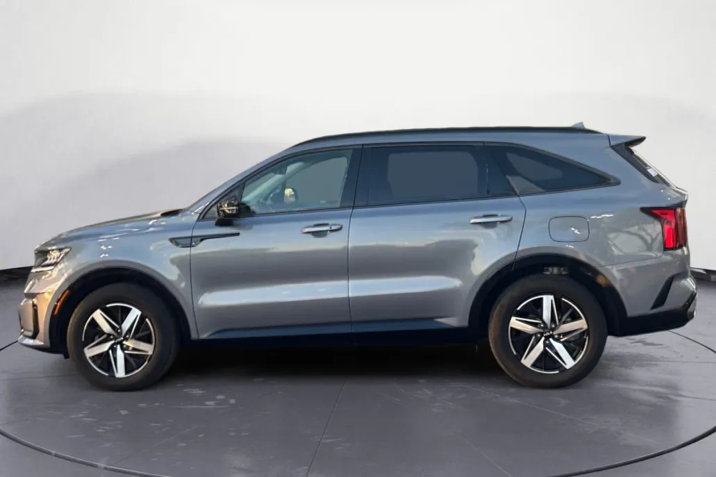 2022 Kia Sorento S photo 1