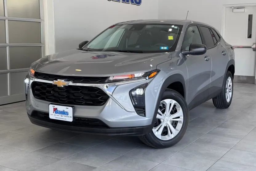 2025 Chevrolet Trax LS photo 1