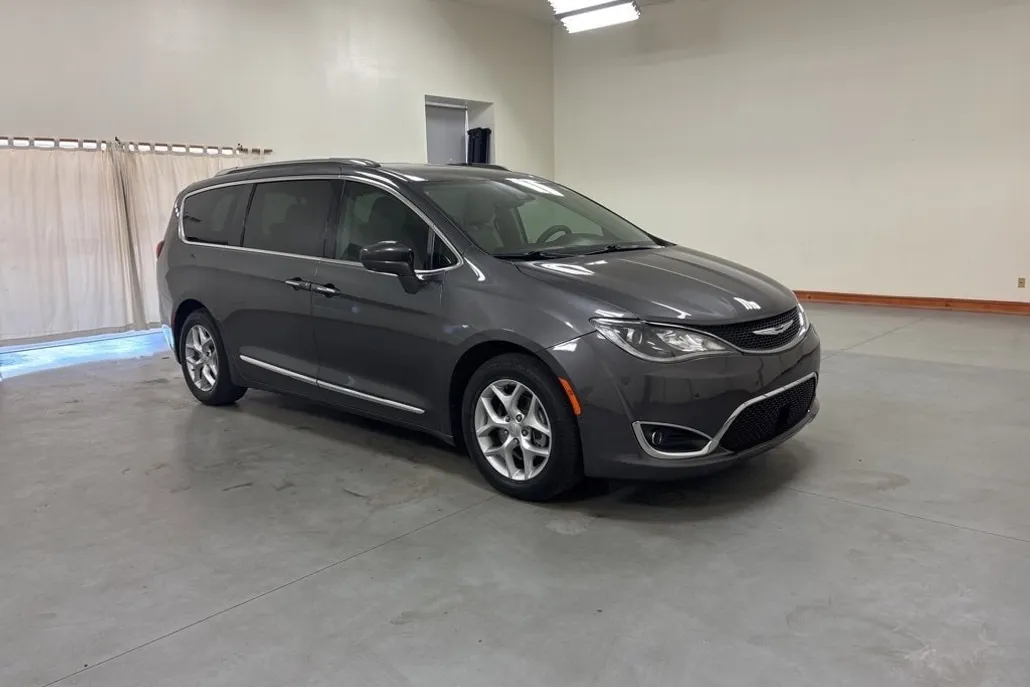 2018 Chrysler Pacifica Touring Plus photo 1