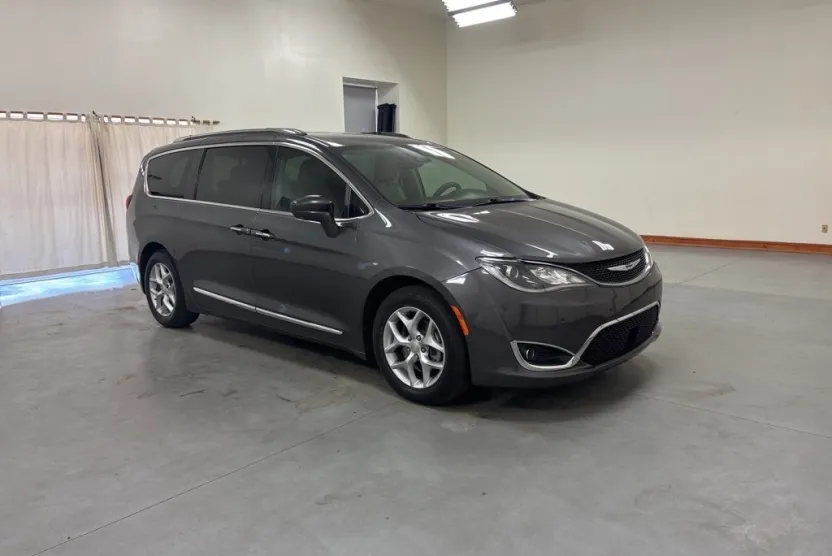 2018 Chrysler Pacifica Touring Plus photo 1