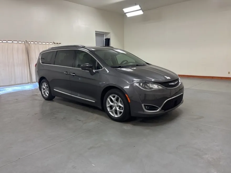 2018 Chrysler Pacifica Touring Plus photo 1