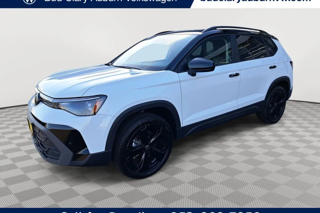 2025 Volkswagen Taos SE photo 1