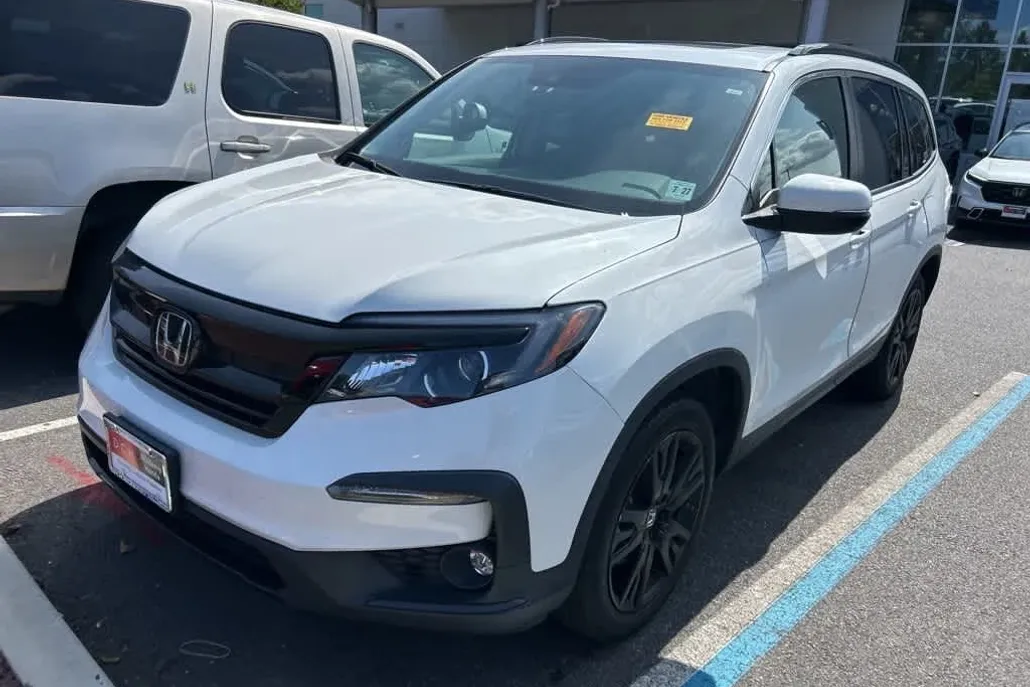 2022 Honda Pilot Special Edition photo 1