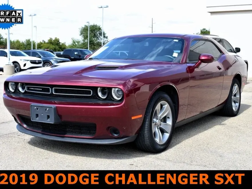 2019 Dodge Challenger SXT photo 1