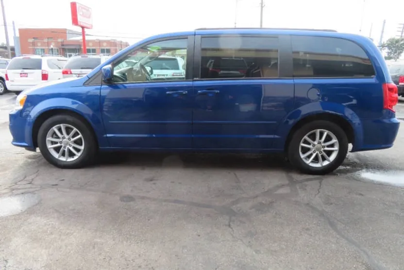 2013 Dodge Grand Caravan SXT photo 1