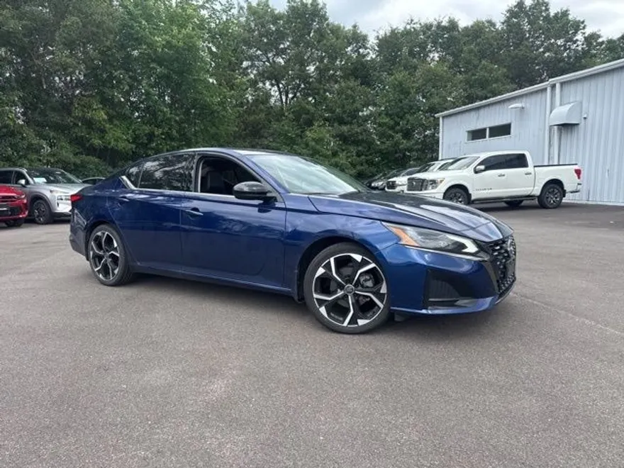 2024 Nissan Altima 2.5 SR photo 1