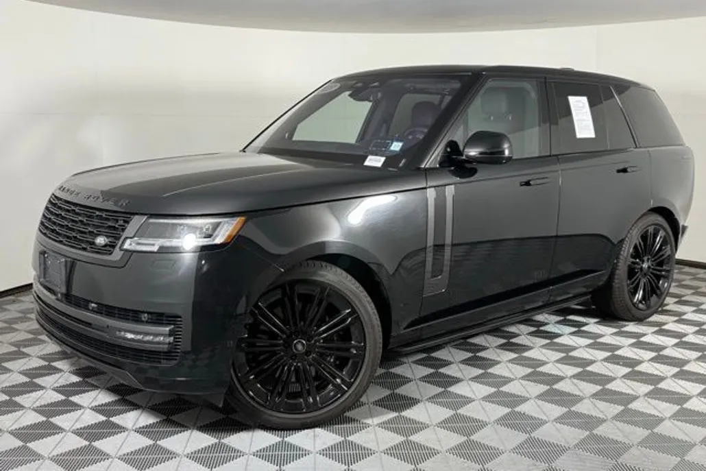2023 Land Rover Range Rover SE photo 1