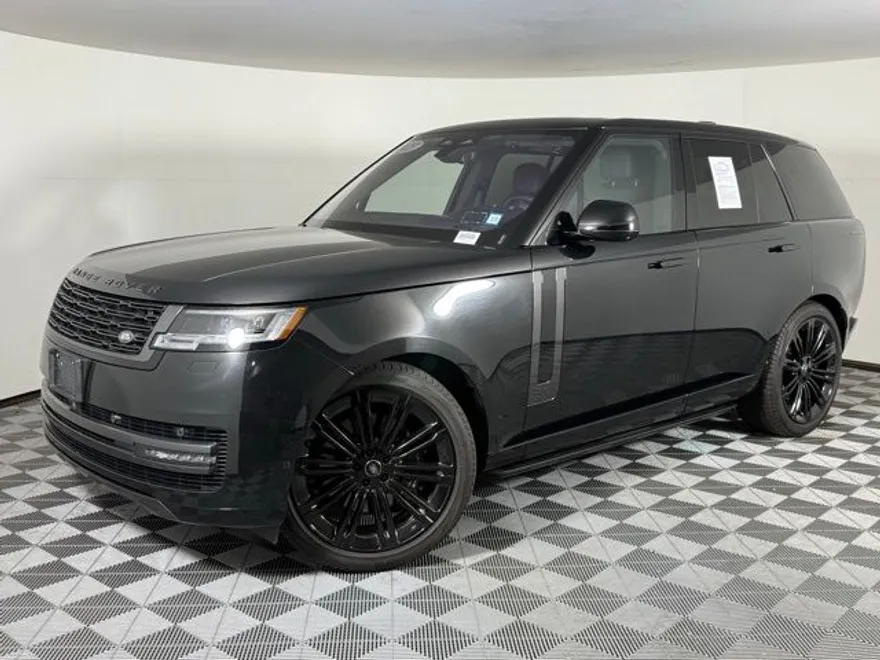 2023 Land Rover Range Rover SE photo 1