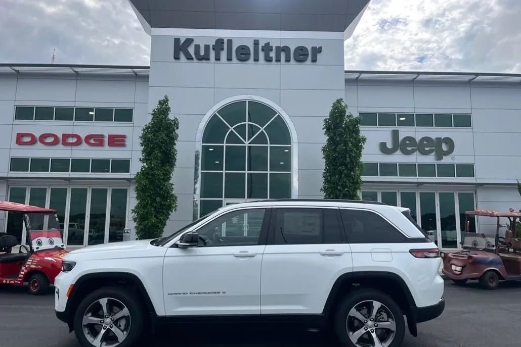 2025 Jeep Grand Cherokee Limited photo 1