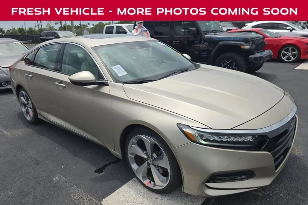 2018 Honda Accord Touring photo 1