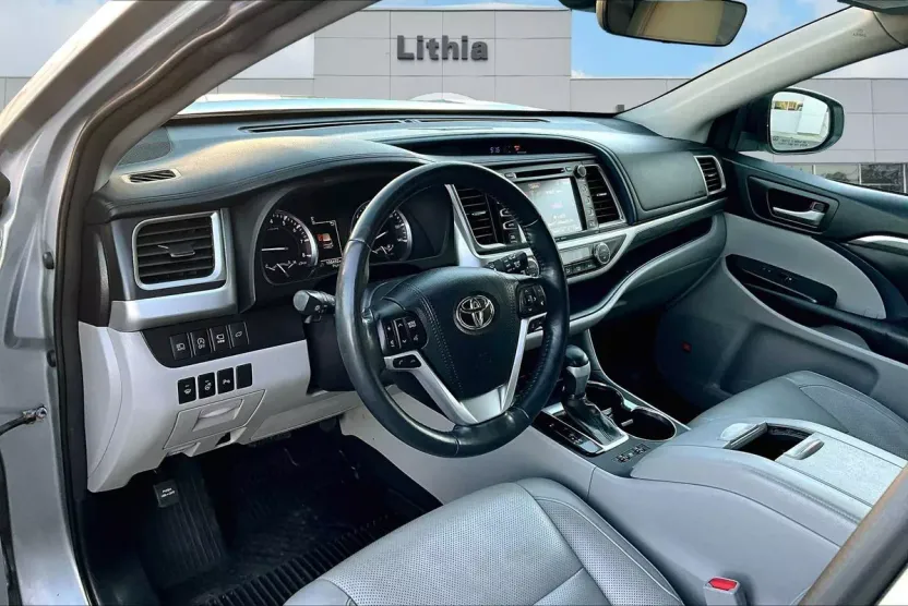 2018 Toyota Highlander Limited Platinum photo 1