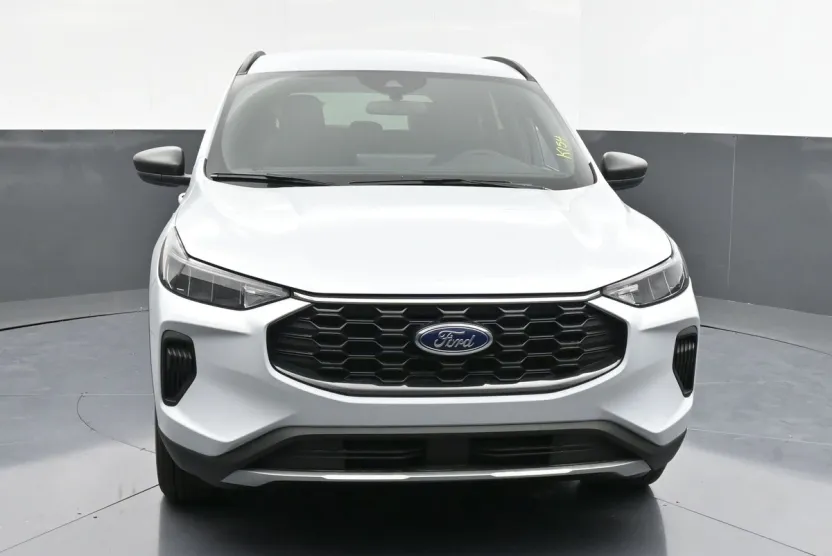 2025 Ford Escape ST-Line photo 1
