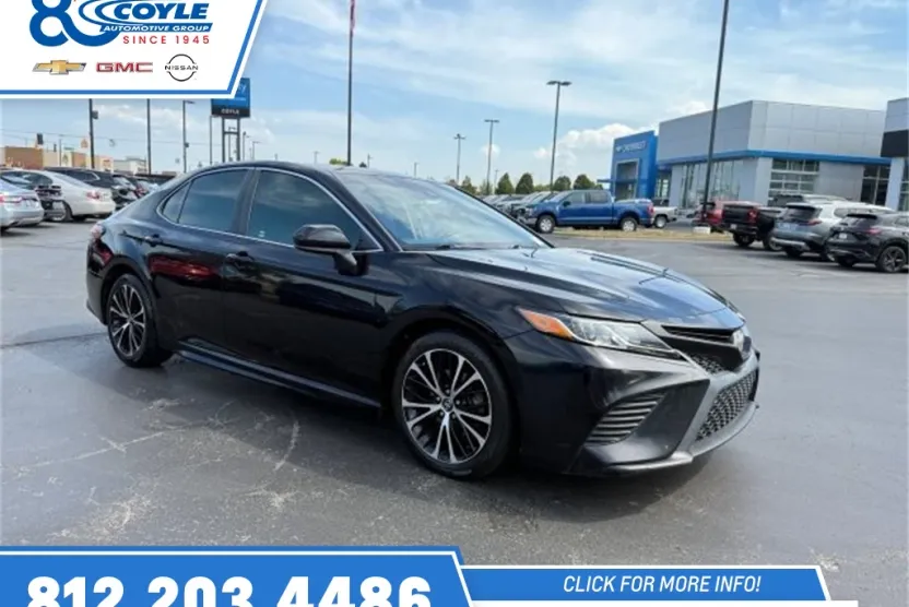 2018 Toyota Camry LE photo 1