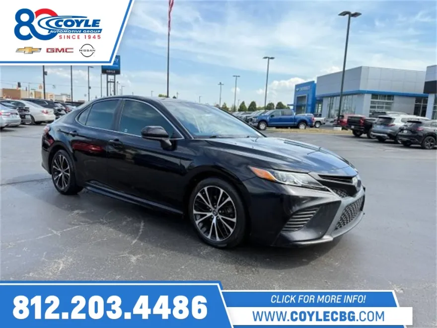 2018 Toyota Camry LE photo 1