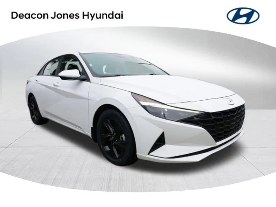 2023 Hyundai Elantra SEL photo 1