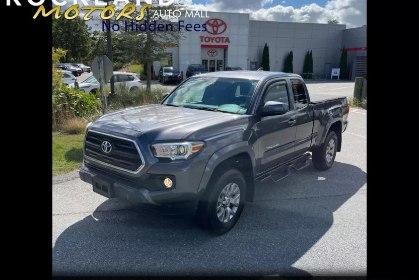 2017 Toyota Tacoma SR5 Access Cab photo 1