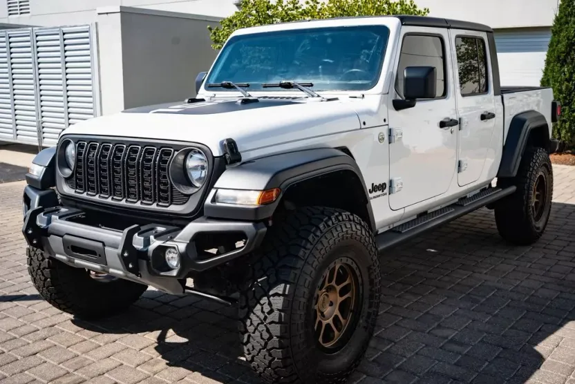 2020 Jeep Gladiator Sport S photo 1