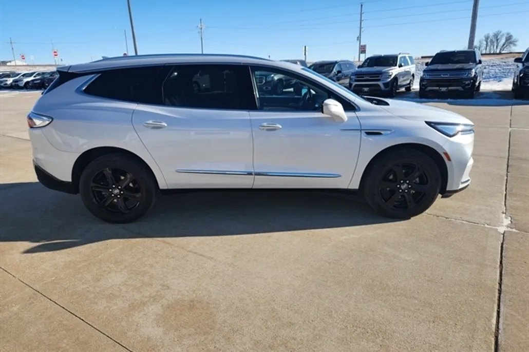 2023 Buick Enclave Essence photo 1