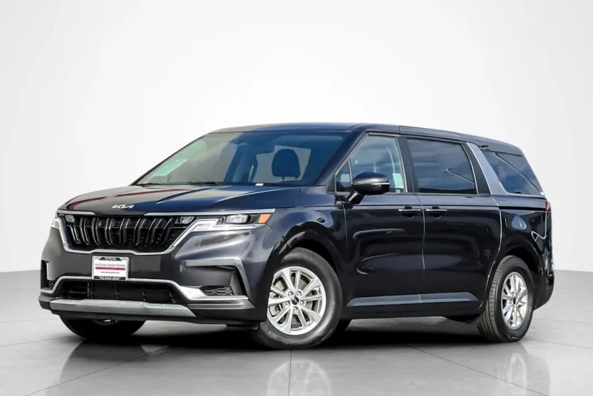 2022 Kia Carnival LX photo 1