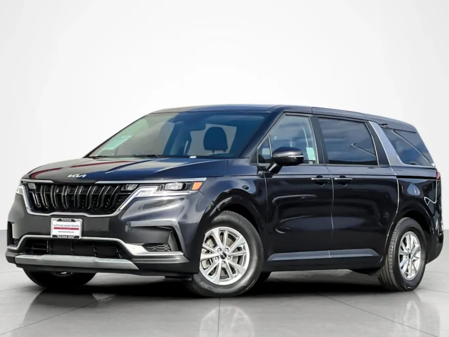2022 Kia Carnival LX photo 1