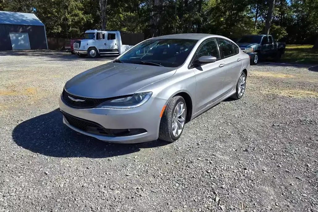 2015 Chrysler 200 photo 1