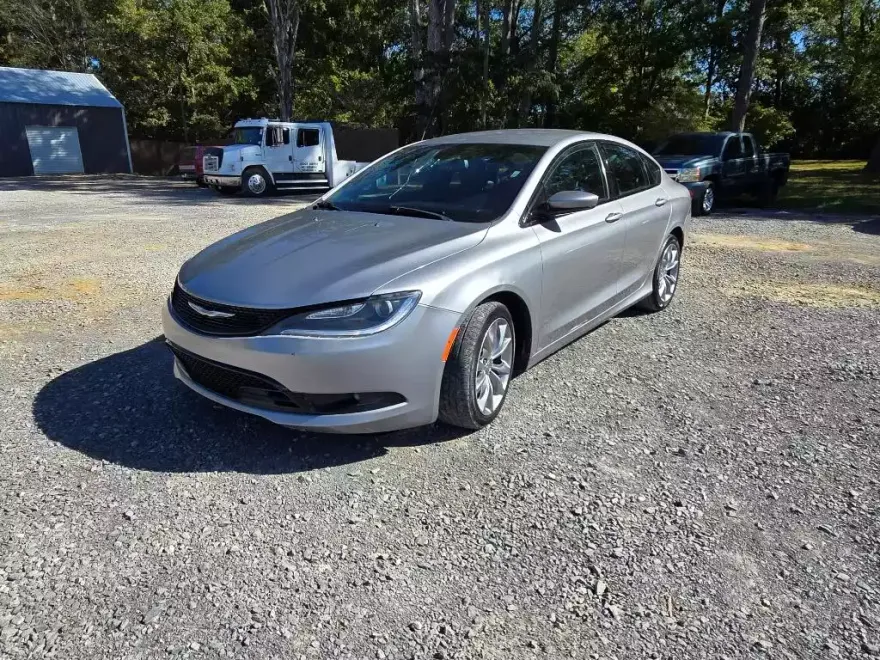 2015 Chrysler 200 photo 1