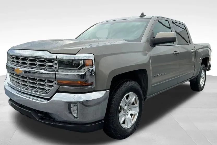 2017 Chevrolet Silverado 1500 LT photo 1
