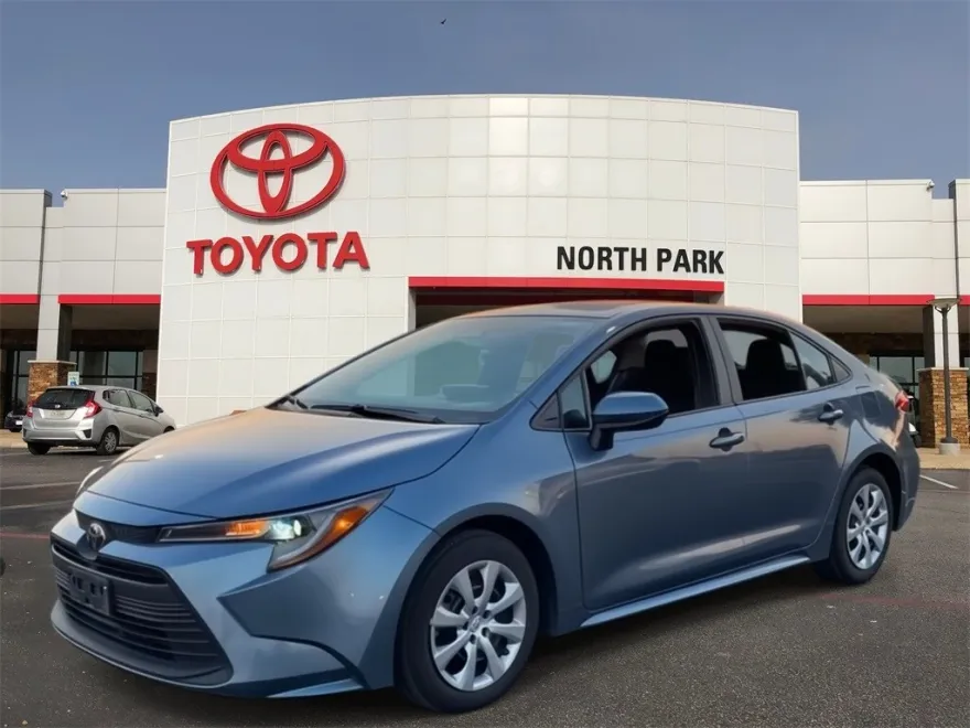 2024 Toyota Corolla LE photo 1
