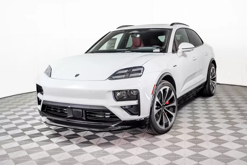 2025 Porsche Macan Electric Turbo photo 1
