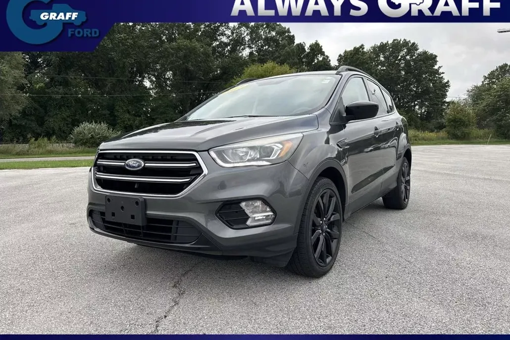 2017 Ford Escape SE Sport photo 1