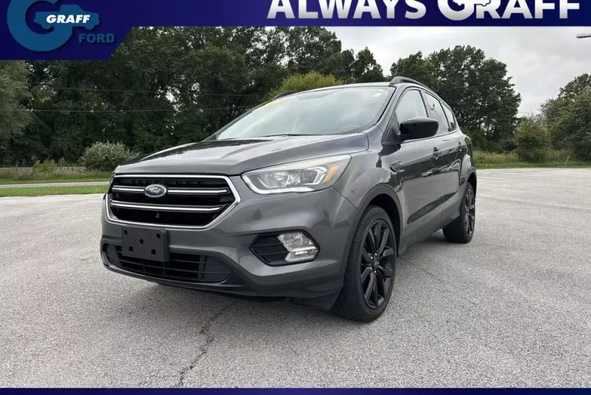2017 Ford Escape SE Sport photo 1