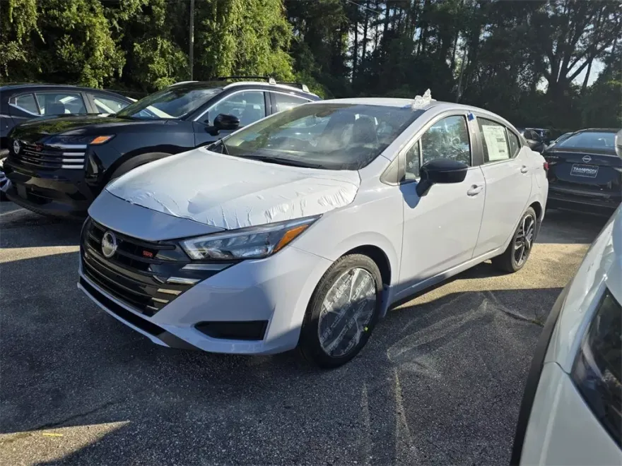 2025 Nissan Versa 1.6 SR photo 1