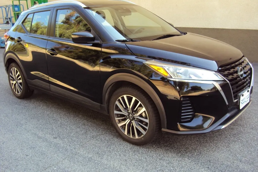 2022 Nissan Kicks SV photo 1