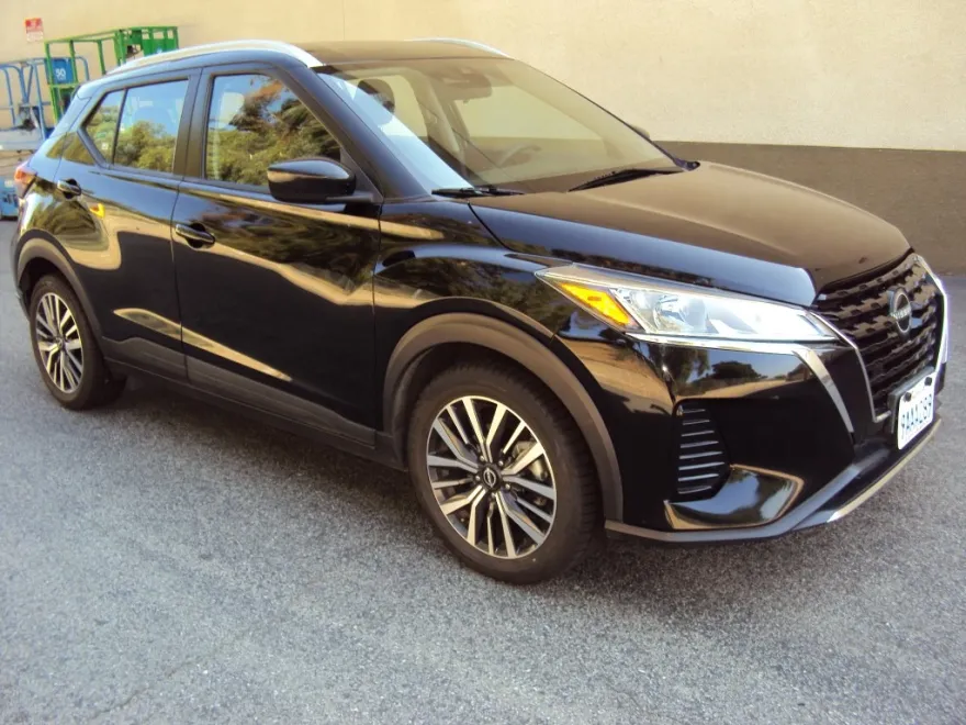 2022 Nissan Kicks SV photo 1