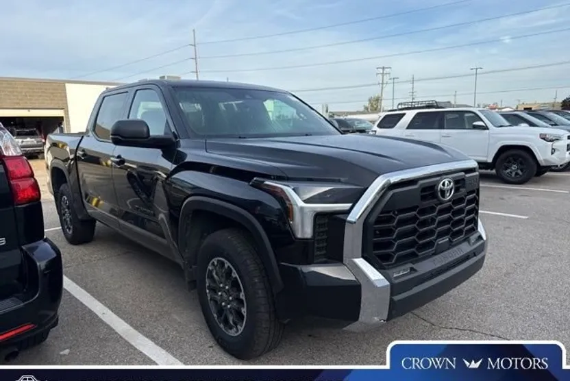 2025 Toyota Tundra SR5 photo 1