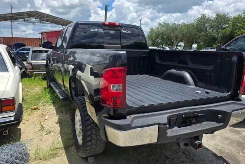 2013 Chevrolet Silverado 2500HD LT photo 1