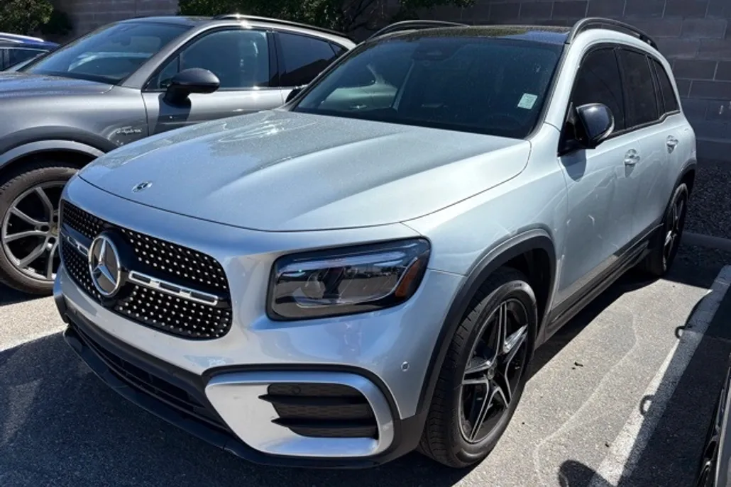 2024 Mercedes Benz GLB 250 photo 1