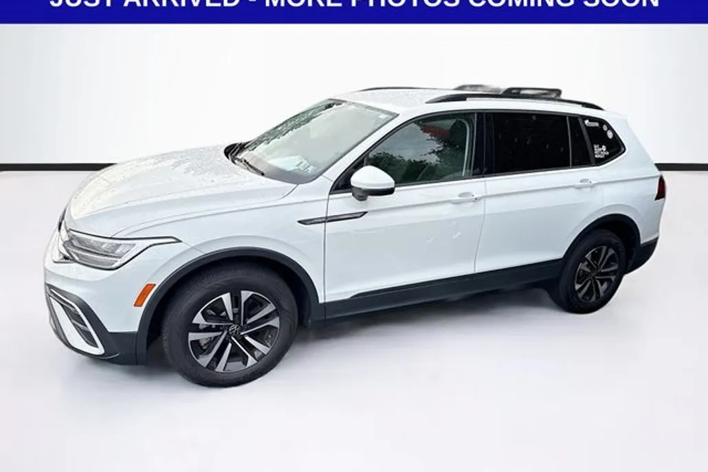 2022 Volkswagen Tiguan S photo 1