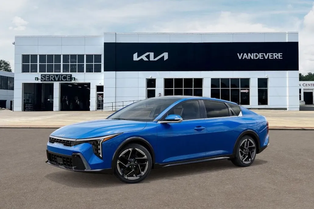 2025 Kia K4 GT-Line photo 1