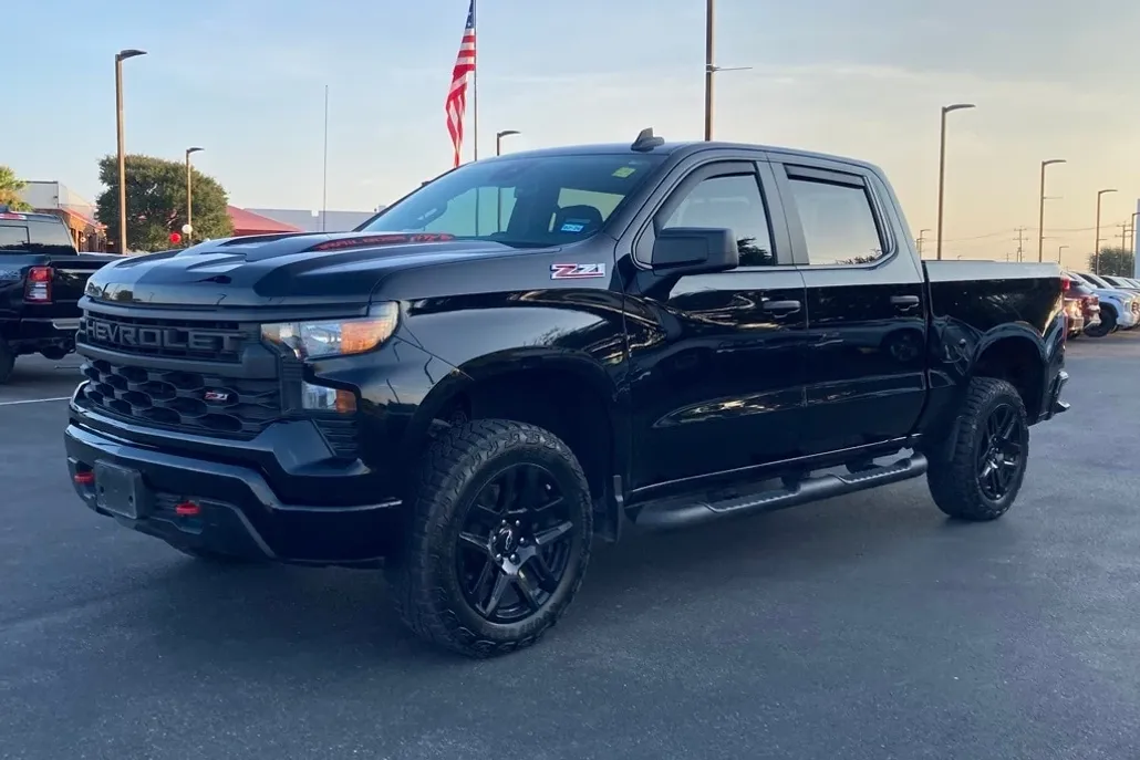 2024 Chevrolet Silverado 1500 Custom Trail Boss photo 1