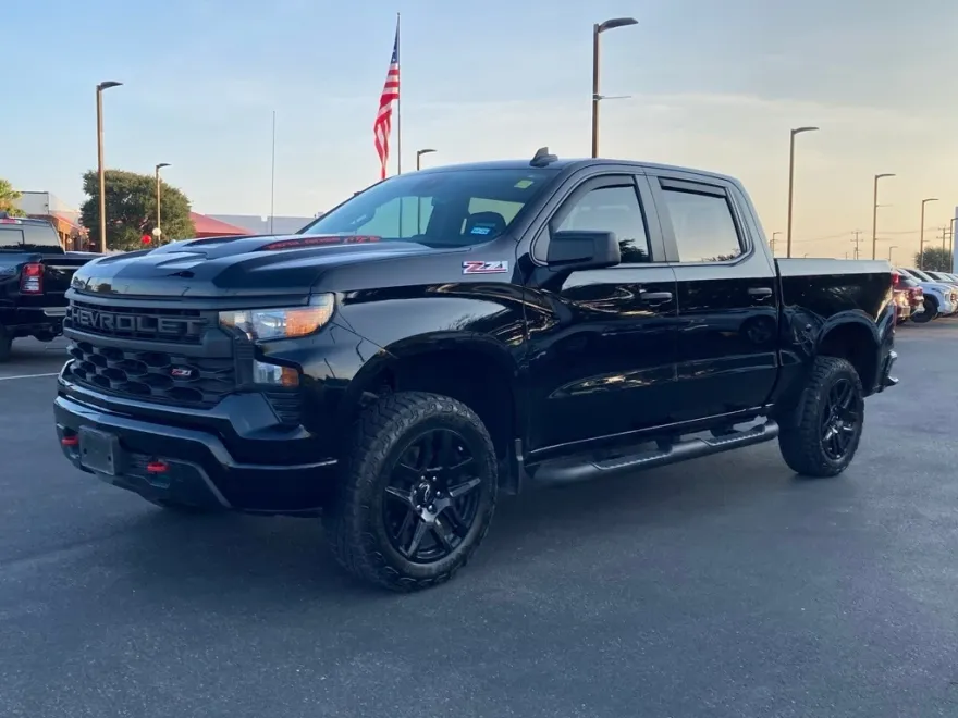 2024 Chevrolet Silverado 1500 Custom Trail Boss photo 1
