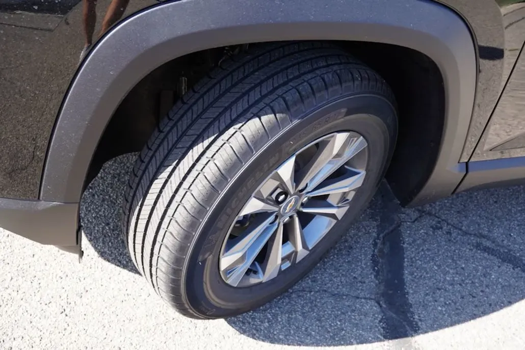 2026 Chevrolet Equinox LT photo 1