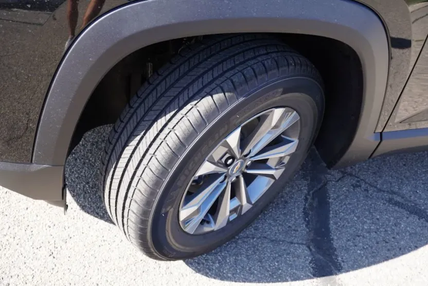 2026 Chevrolet Equinox LT photo 1