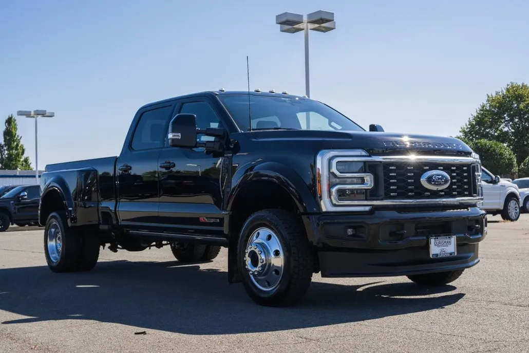 2025 Ford F-450 Platinum photo 1