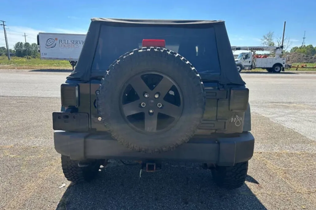 2011 Jeep Wrangler Rubicon photo 1