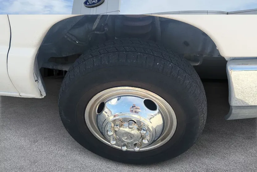 2008 Ford E-350 photo 1