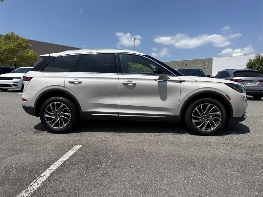 2022 Lincoln Corsair Standard photo 1
