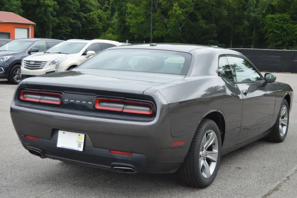 2015 Dodge Challenger SXT photo 1