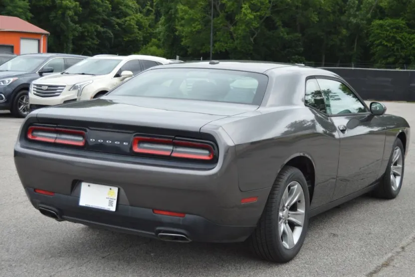 2015 Dodge Challenger SXT photo 1