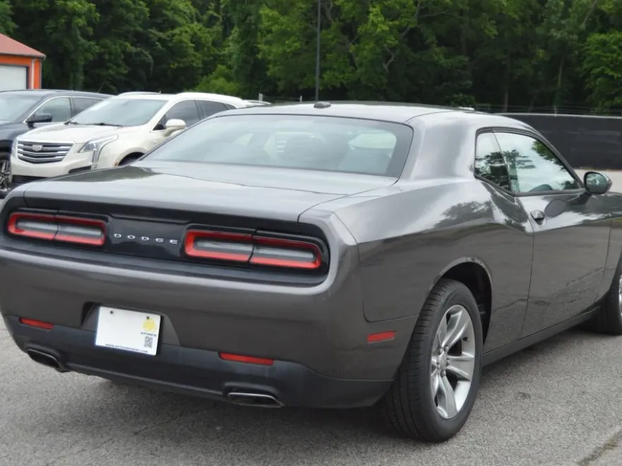 2015 Dodge Challenger SXT photo 1